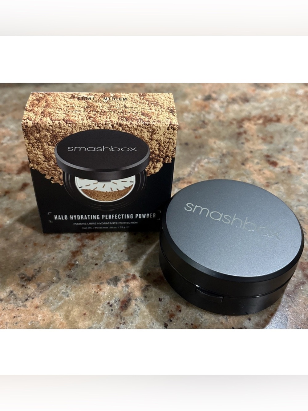 Smashbox Halo Hydrating Perfecting Powder - Light / Medium - 0.50 oz